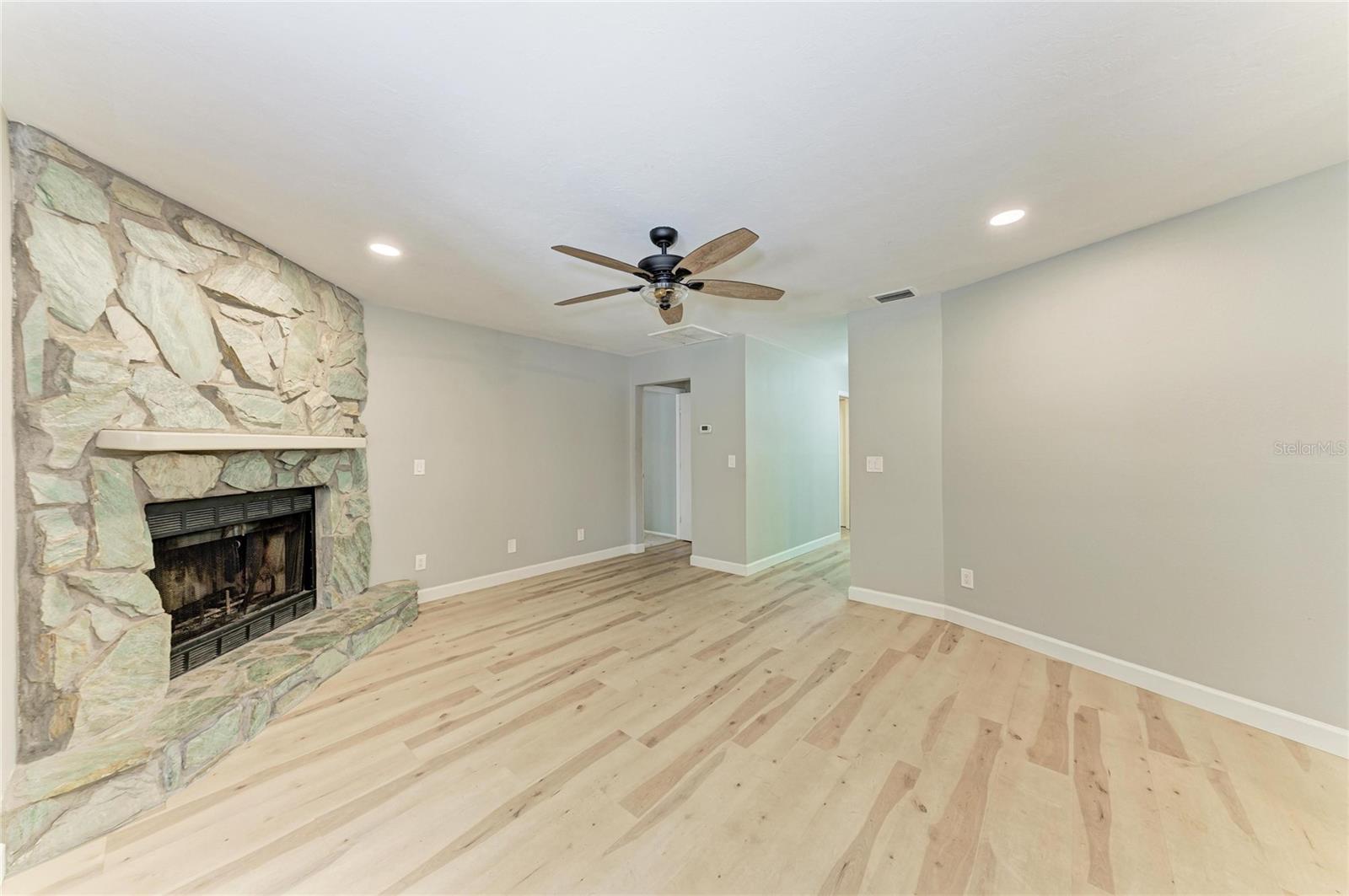 MANATEE OAKS - Residential