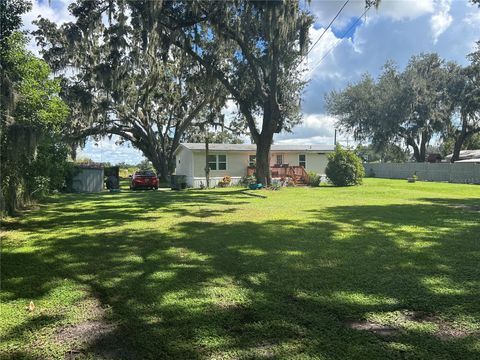 Photo of 802 Swilley Loop, Plant City, FL 33567 (MLS # TB8401975)