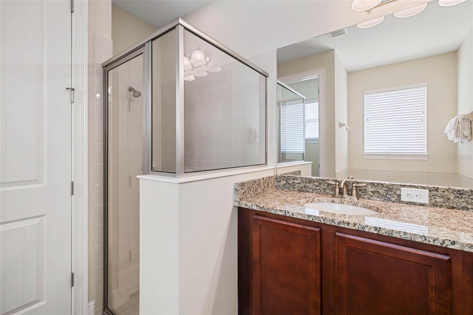 REUNION WEST PH 1 WEST & AMENT CTR RPLT - Residential Lease