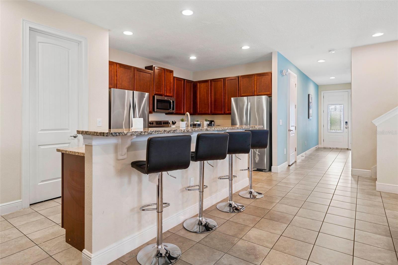 REUNION WEST PH 1 WEST & AMENT CTR RPLT - Residential Lease