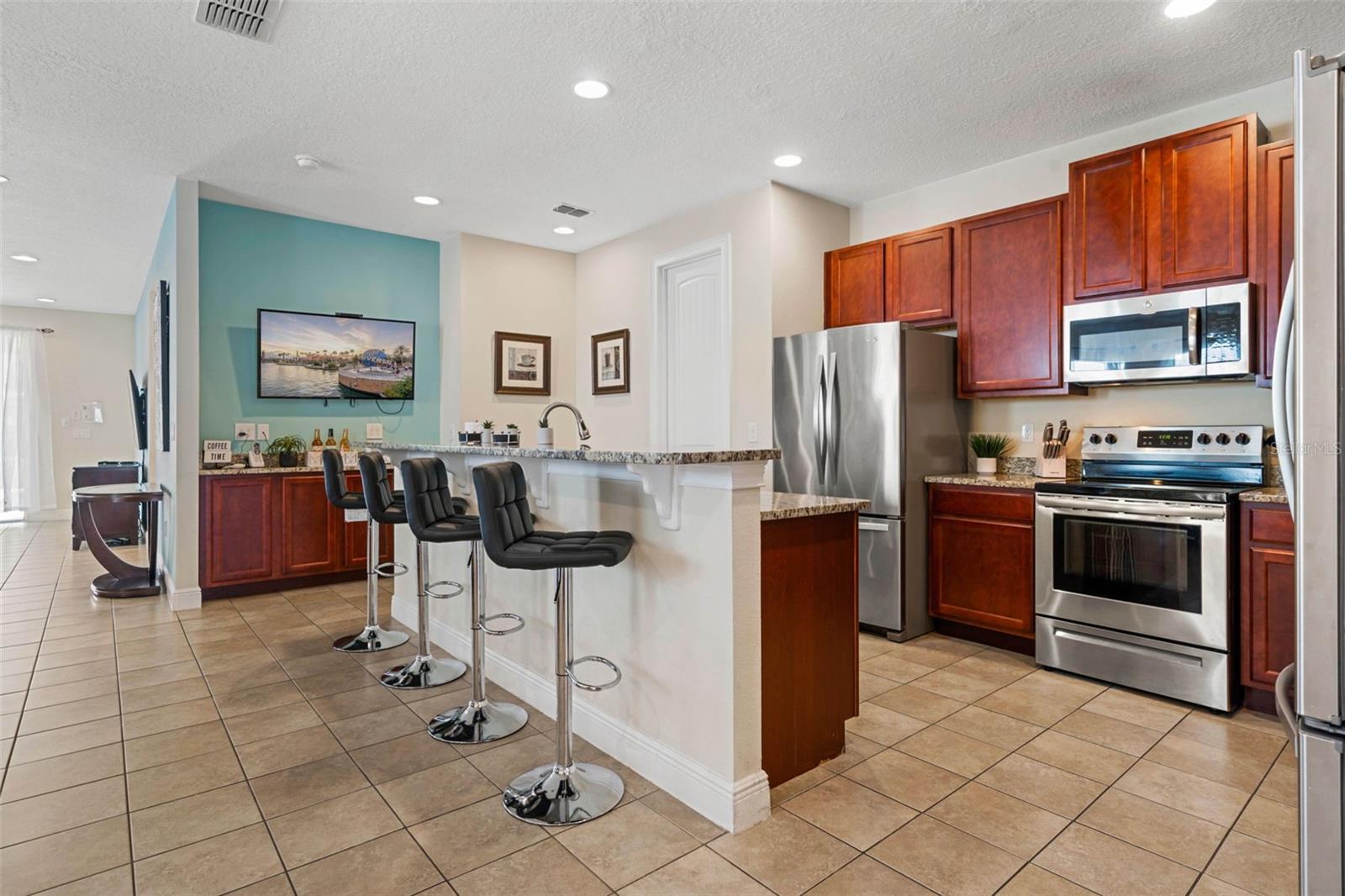 REUNION WEST PH 1 WEST & AMENT CTR RPLT - Residential Lease