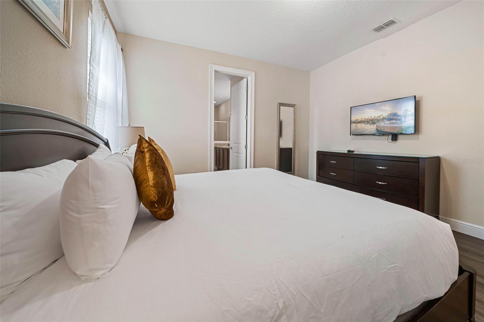 REUNION WEST PH 1 WEST & AMENT CTR RPLT - Residential Lease