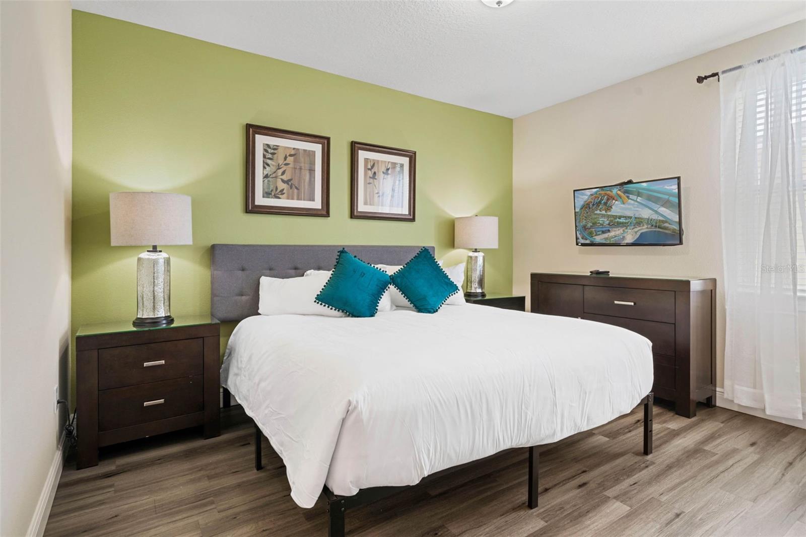 REUNION WEST PH 1 WEST & AMENT CTR RPLT - Residential Lease