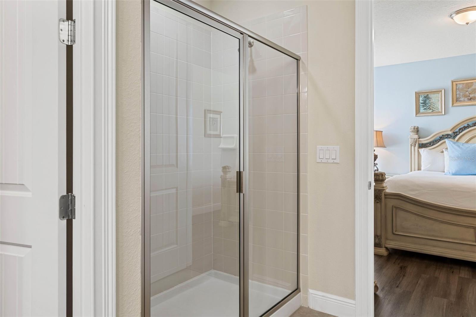 REUNION WEST PH 1 WEST & AMENT CTR RPLT - Residential Lease