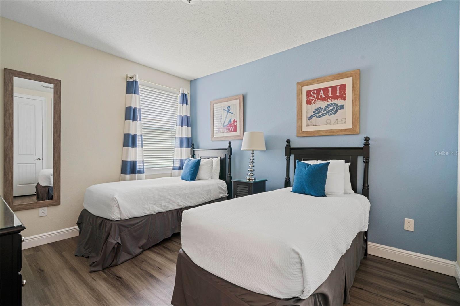 REUNION WEST PH 1 WEST & AMENT CTR RPLT - Residential Lease