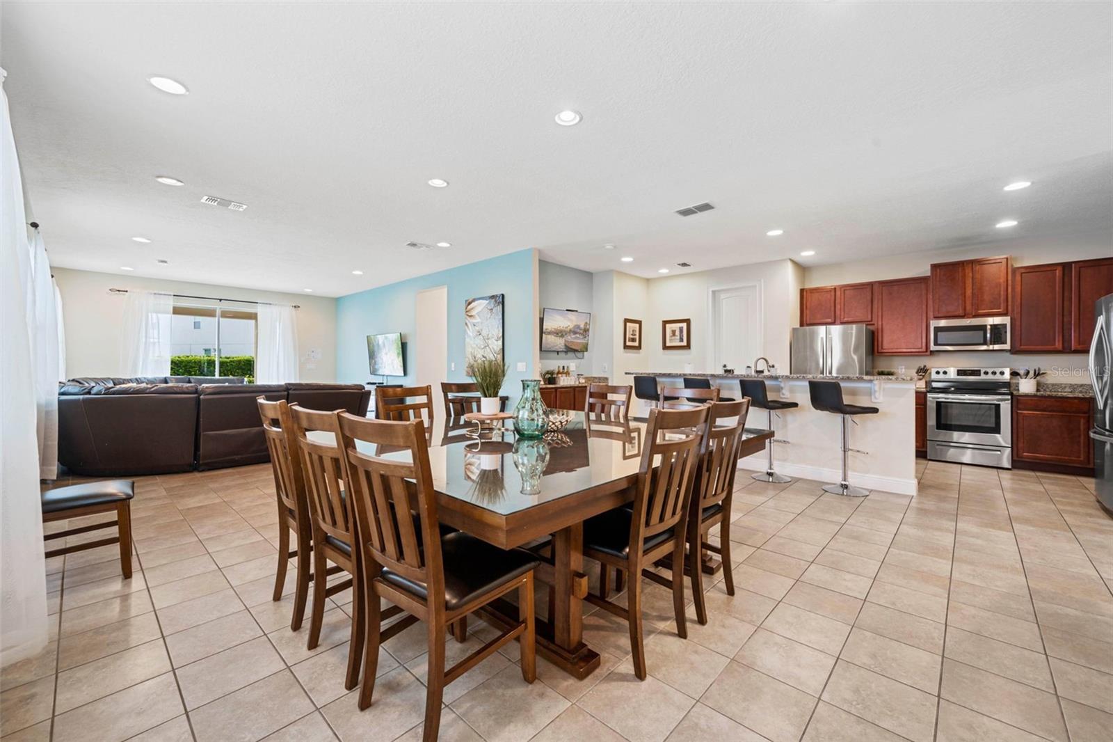 REUNION WEST PH 1 WEST & AMENT CTR RPLT - Residential Lease