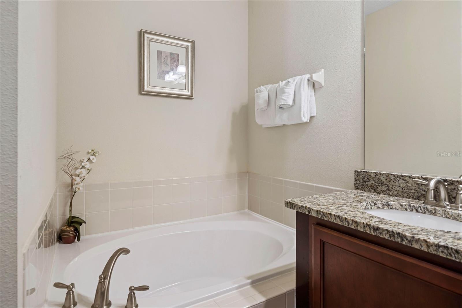 REUNION WEST PH 1 WEST & AMENT CTR RPLT - Residential Lease