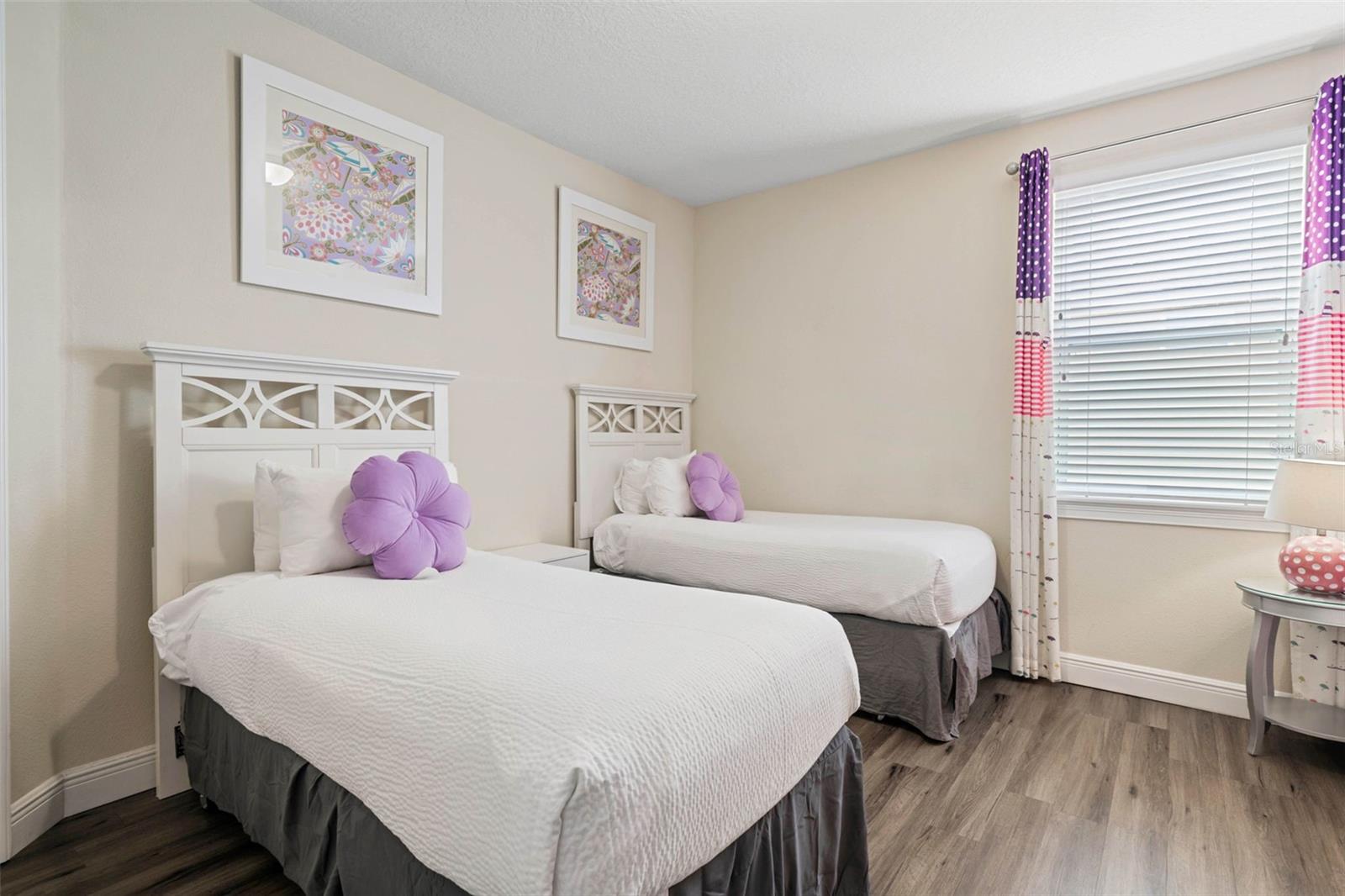 REUNION WEST PH 1 WEST & AMENT CTR RPLT - Residential Lease