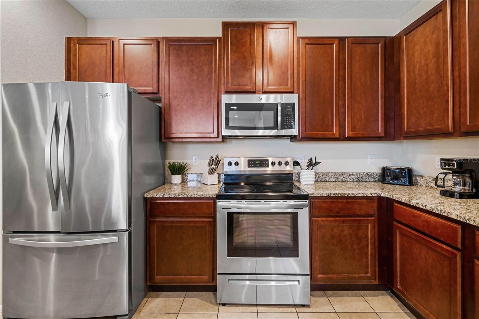 REUNION WEST PH 1 WEST & AMENT CTR RPLT - Residential Lease