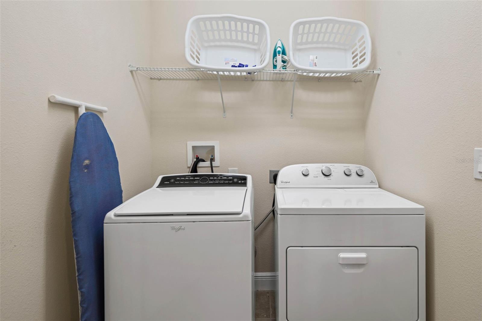 REUNION WEST PH 1 WEST & AMENT CTR RPLT - Residential Lease