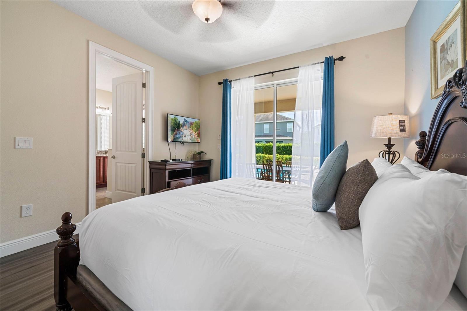 REUNION WEST PH 1 WEST & AMENT CTR RPLT - Residential Lease