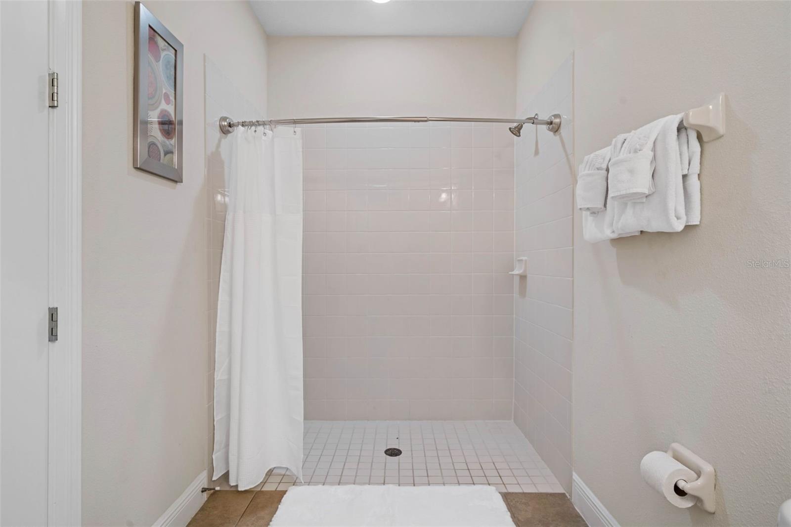 REUNION WEST PH 1 WEST & AMENT CTR RPLT - Residential Lease