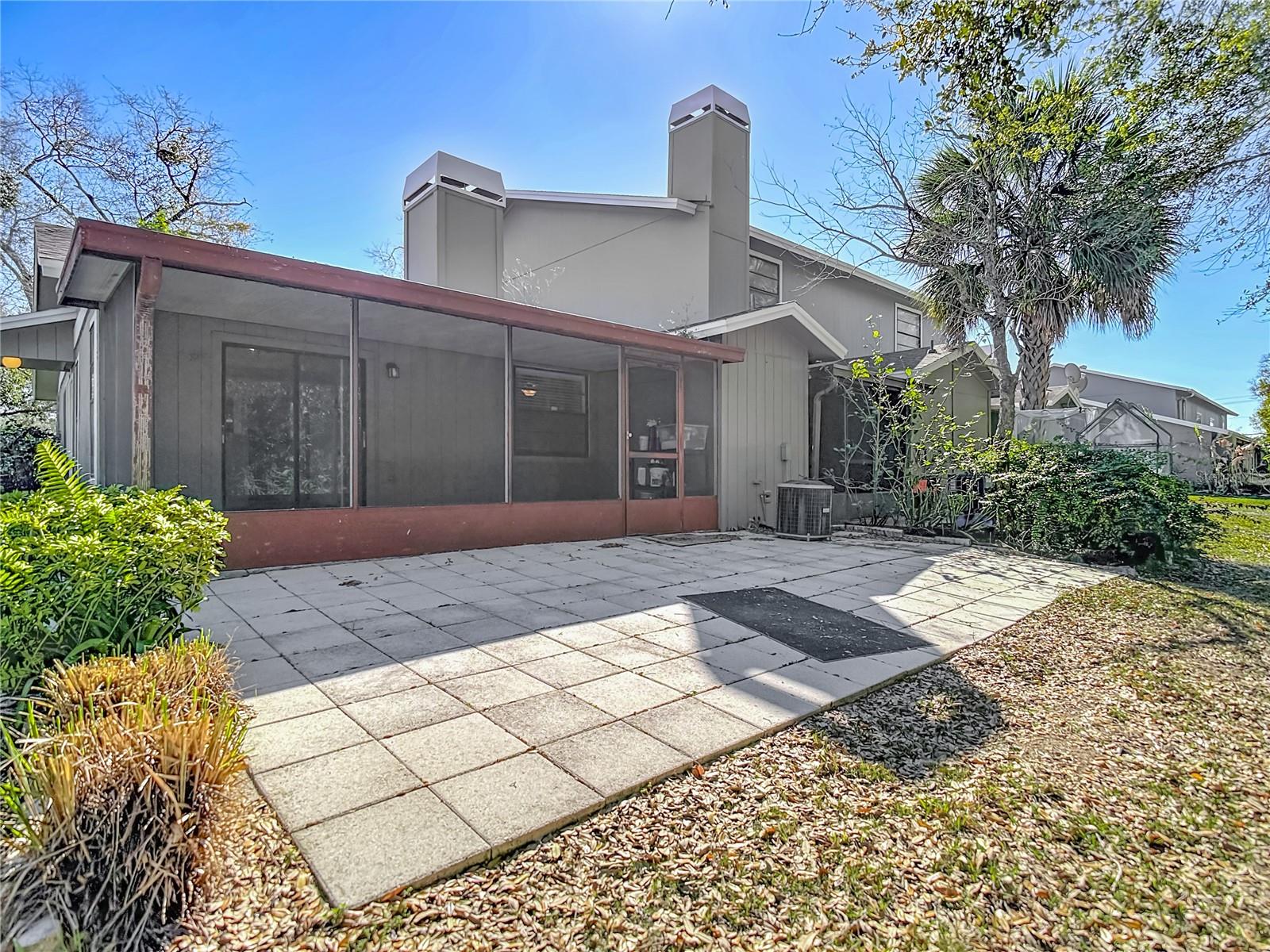 CARROLLWOOD OAKS - Residential