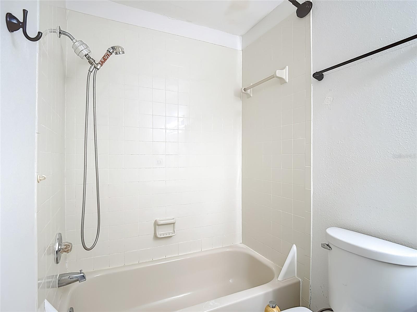 CARROLLWOOD OAKS - Residential