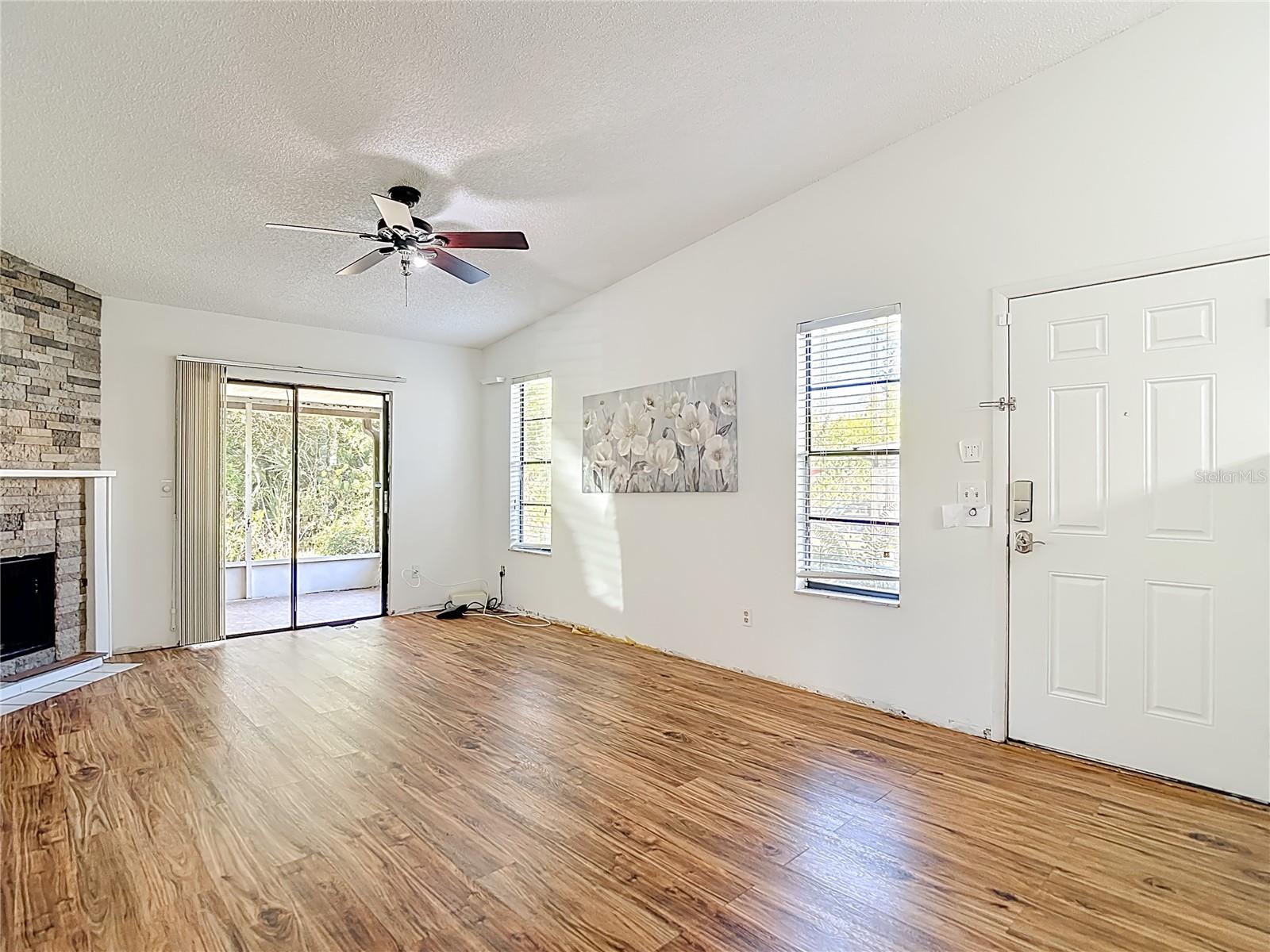 CARROLLWOOD OAKS - Residential