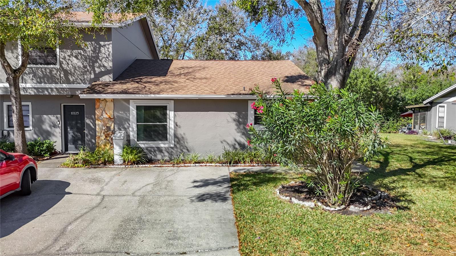 CARROLLWOOD OAKS - Residential