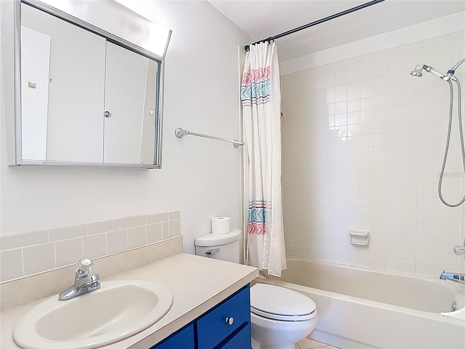 CARROLLWOOD OAKS - Residential