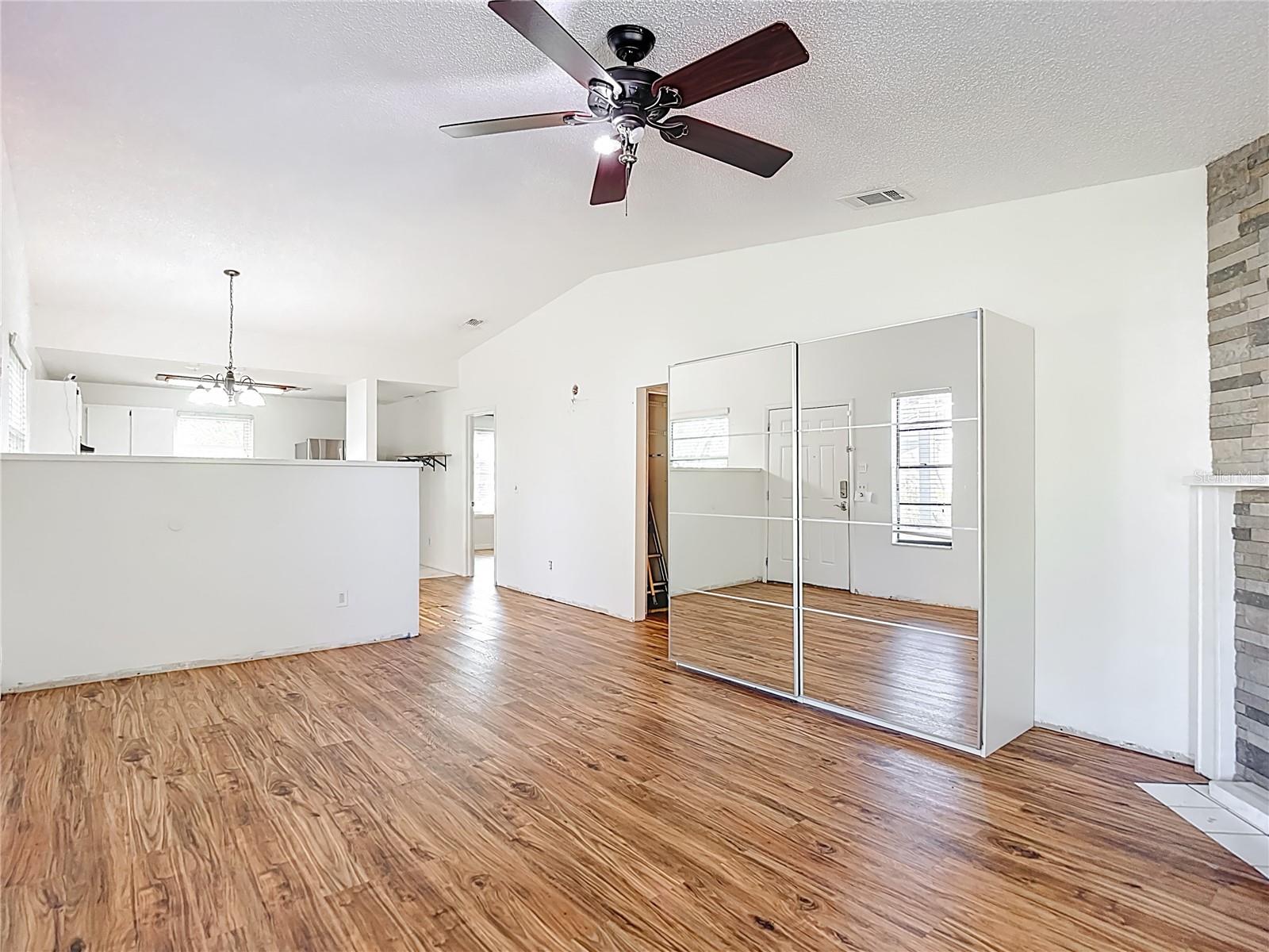 CARROLLWOOD OAKS - Residential