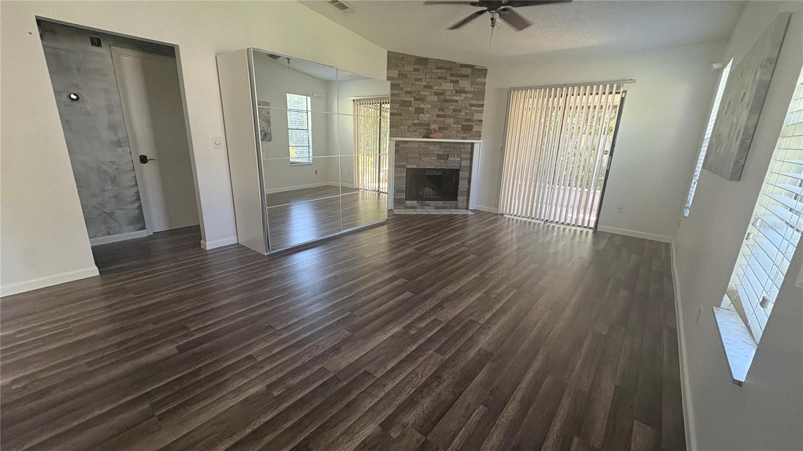 CARROLLWOOD OAKS - Residential