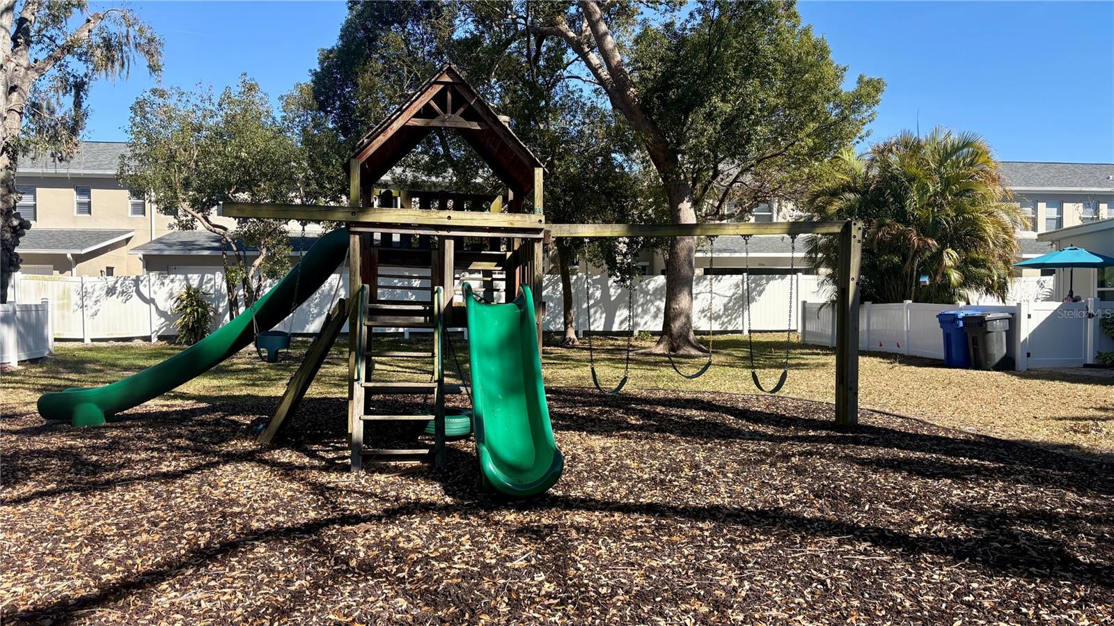 CARROLLWOOD OAKS - Residential