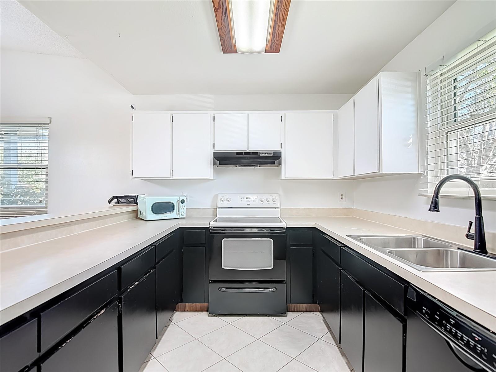 CARROLLWOOD OAKS - Residential