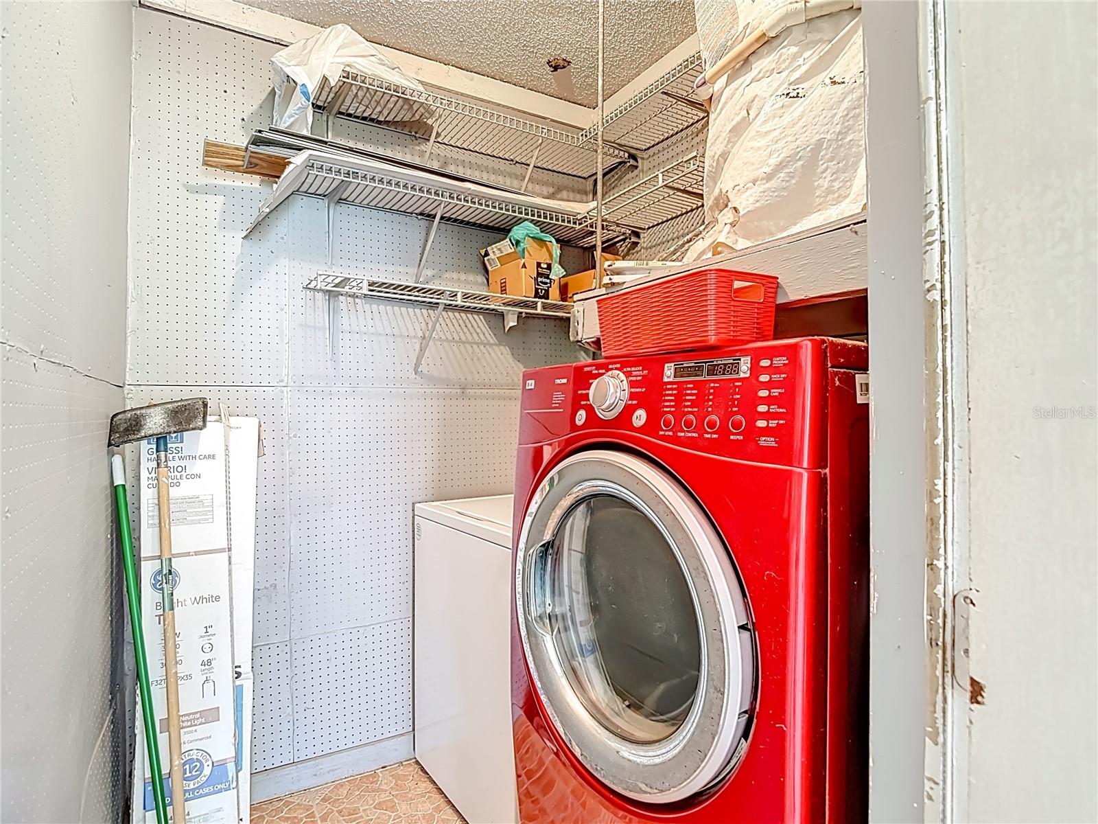 CARROLLWOOD OAKS - Residential