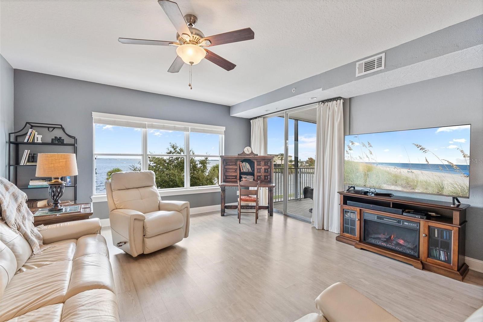 GATEWAY AT RIVERWALK A CONDO THIRD AMENDMENT - Residential