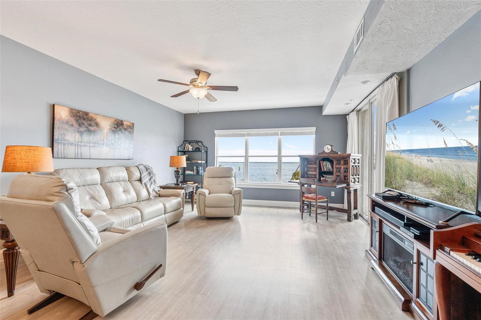 GATEWAY AT RIVERWALK A CONDO THIRD AMENDMENT - Residential