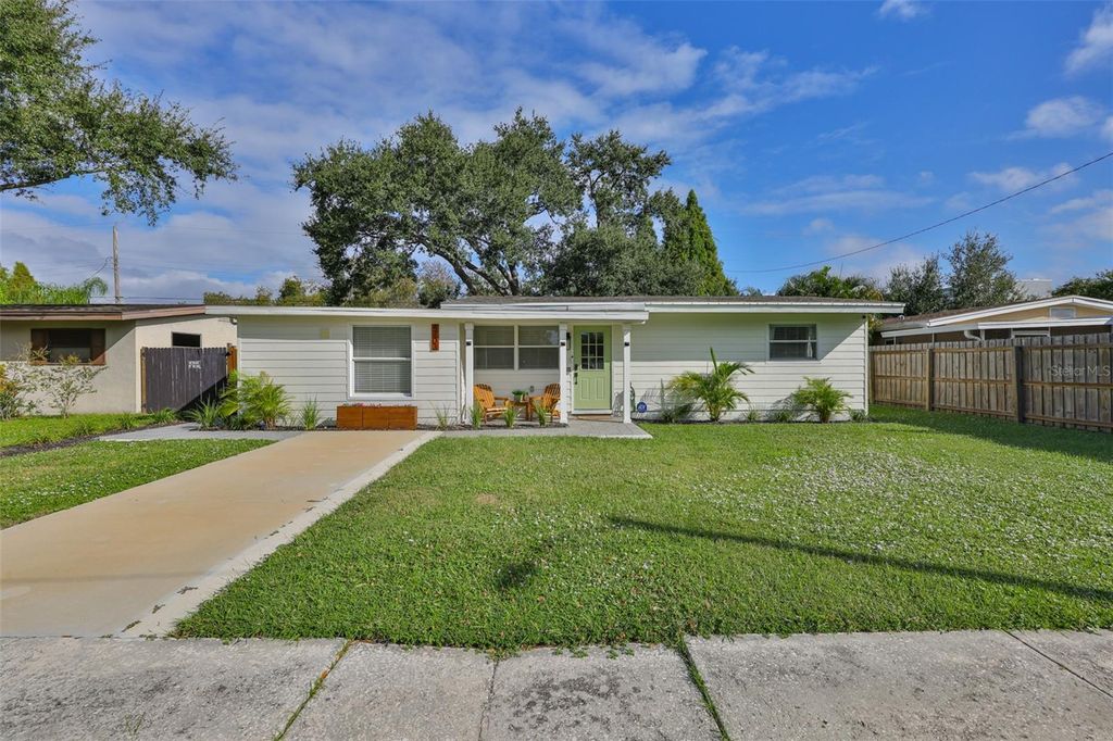 Photo of 4703 W Wallace Avenue, Tampa, FL 33611 (MLS # TB8435392)