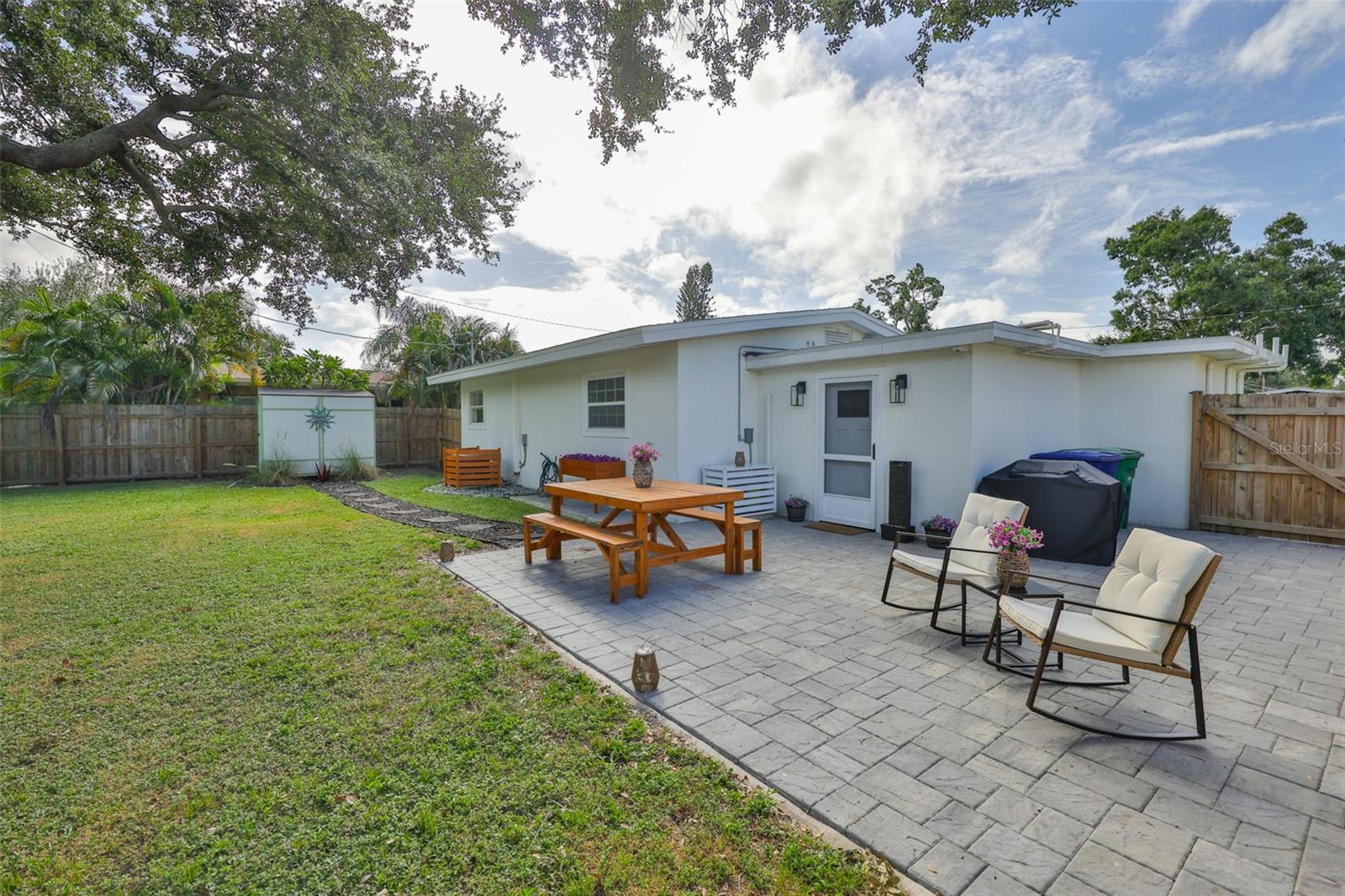 GANDY GARDENS 1 - Residential