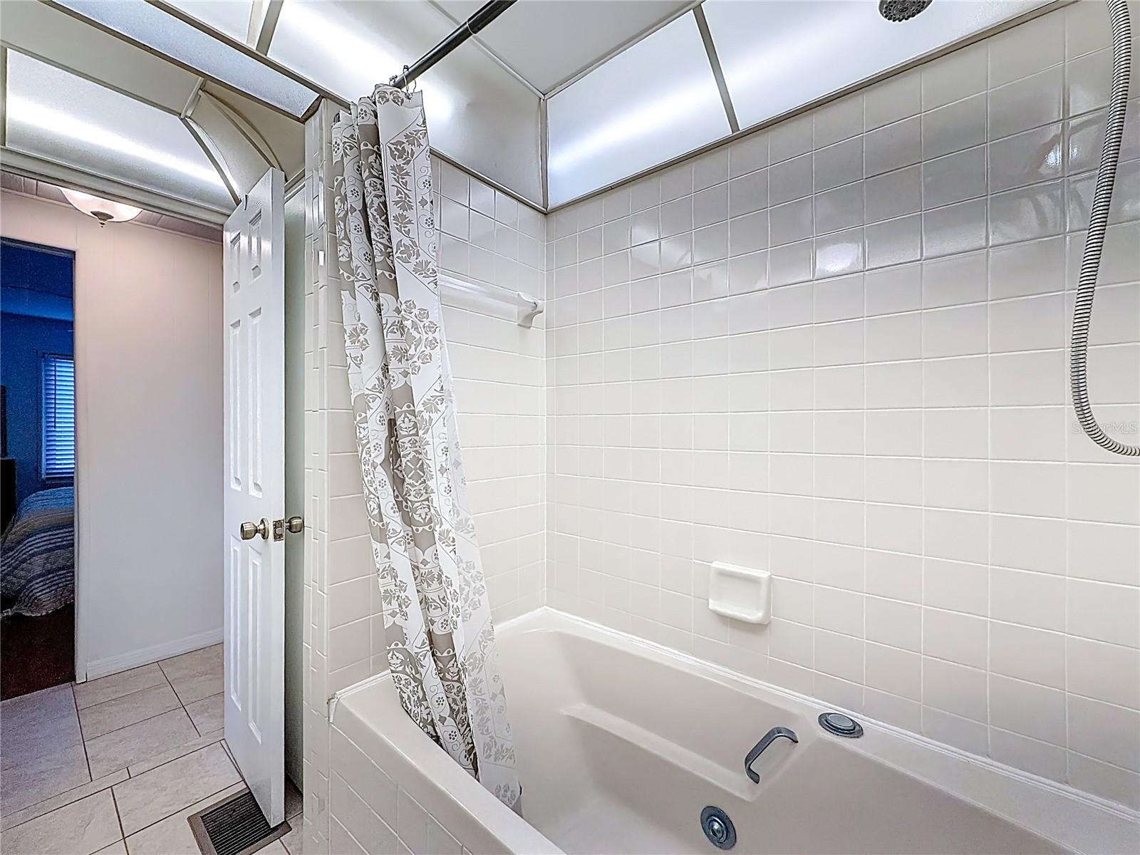 HOLIDAY SHORES MOBILE PARK UNREC - Residential