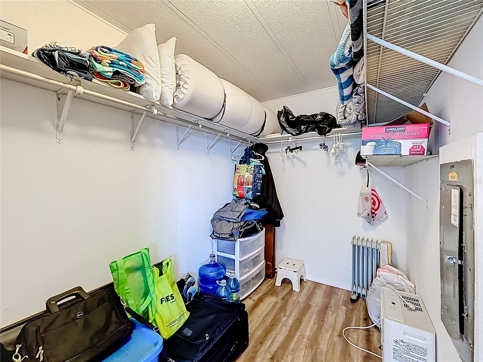 HOLIDAY SHORES MOBILE PARK UNREC - Residential