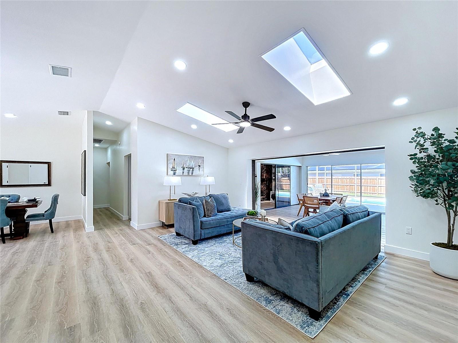 BARDMOOR GOLF VIEW ESTATE 4TH ADD - Residential