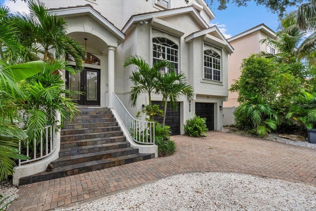 Photo of 4929 Oxford Drive, Sarasota, FL 34242 (MLS # A4665924)