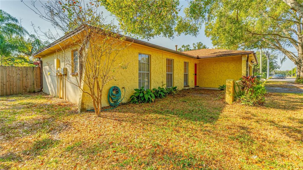 Photo of 633 Huntington Street, Brandon, FL 33511 (MLS # TB8451211)