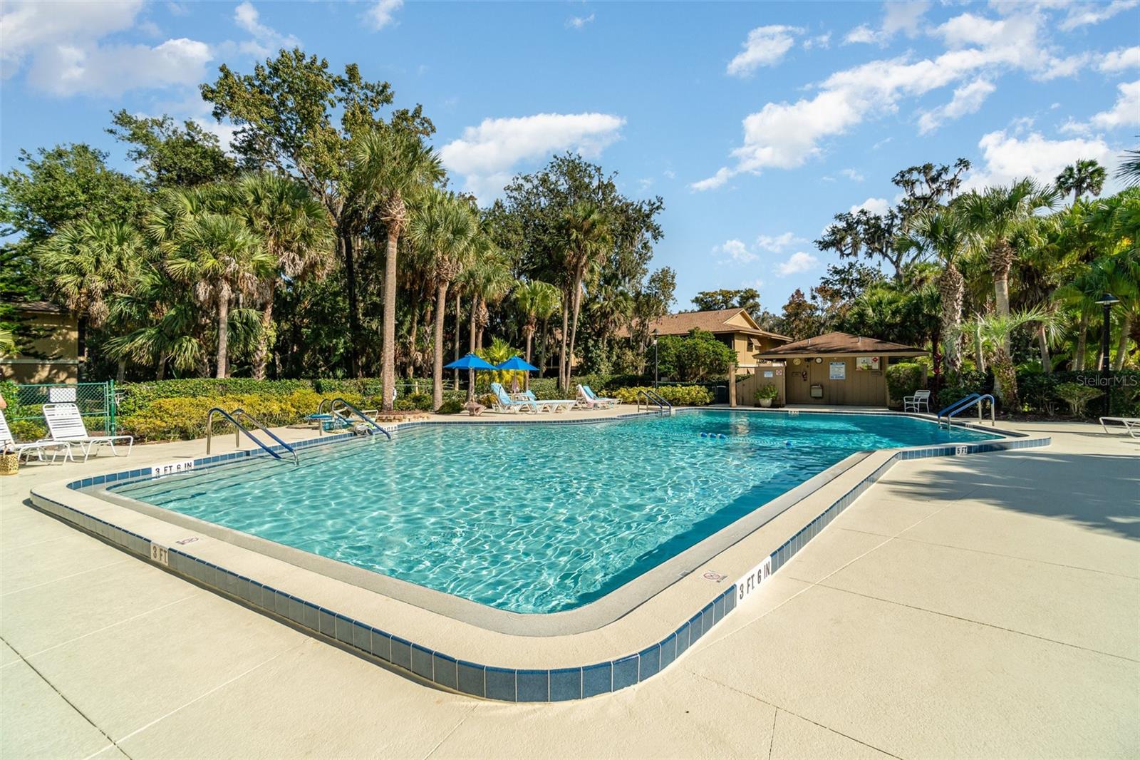 LAKESIDE CONDO APTS - Residential