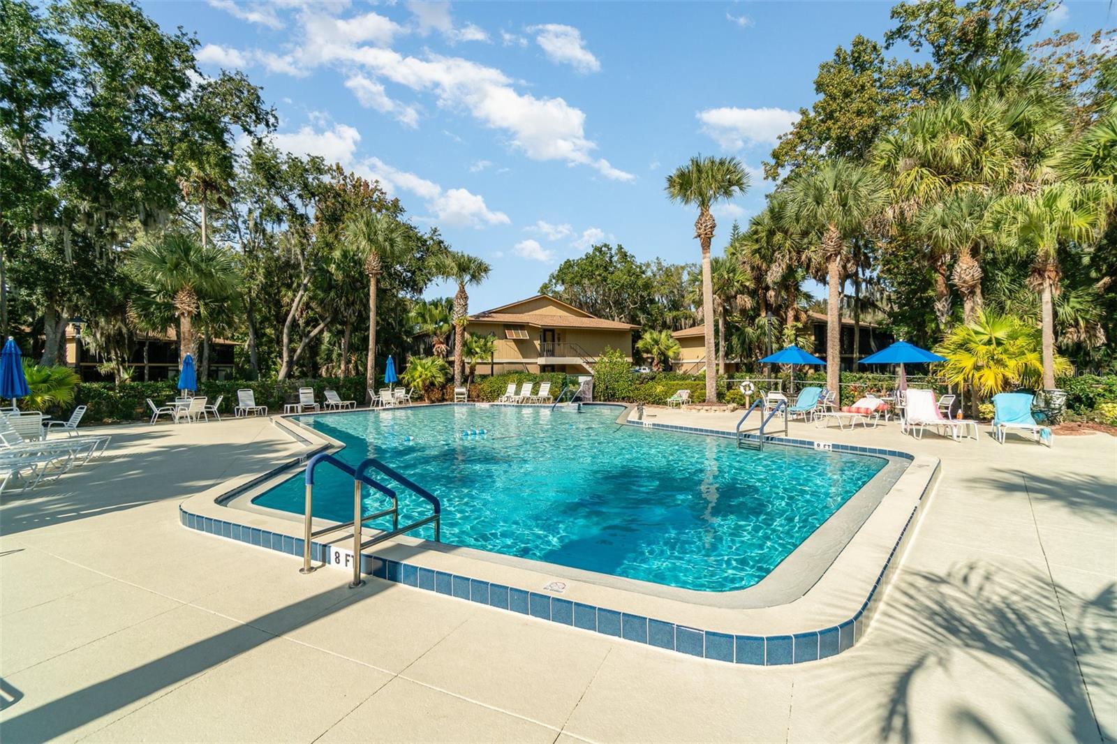 LAKESIDE CONDO APTS - Residential