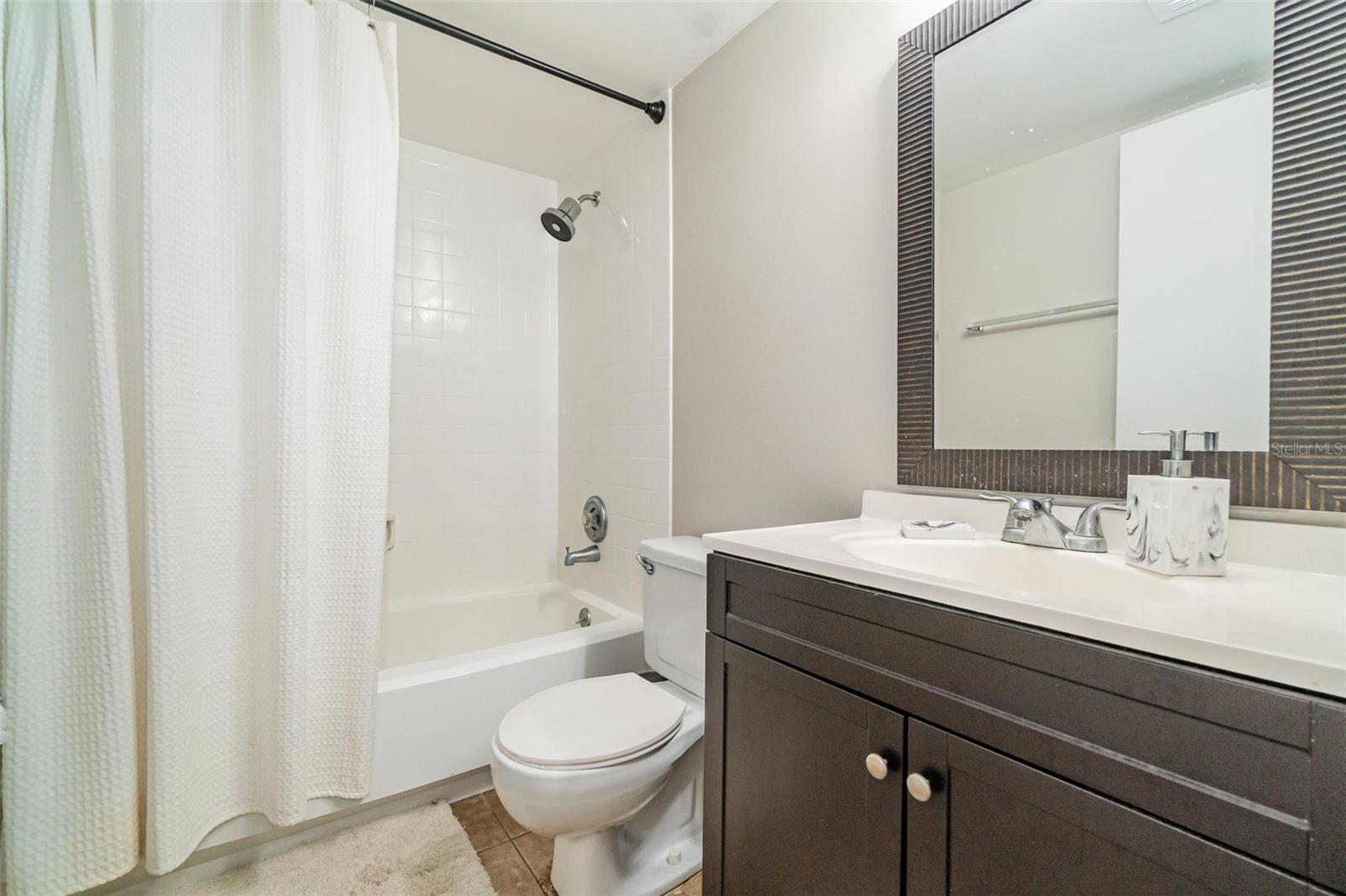 LAKESIDE CONDO APTS - Residential