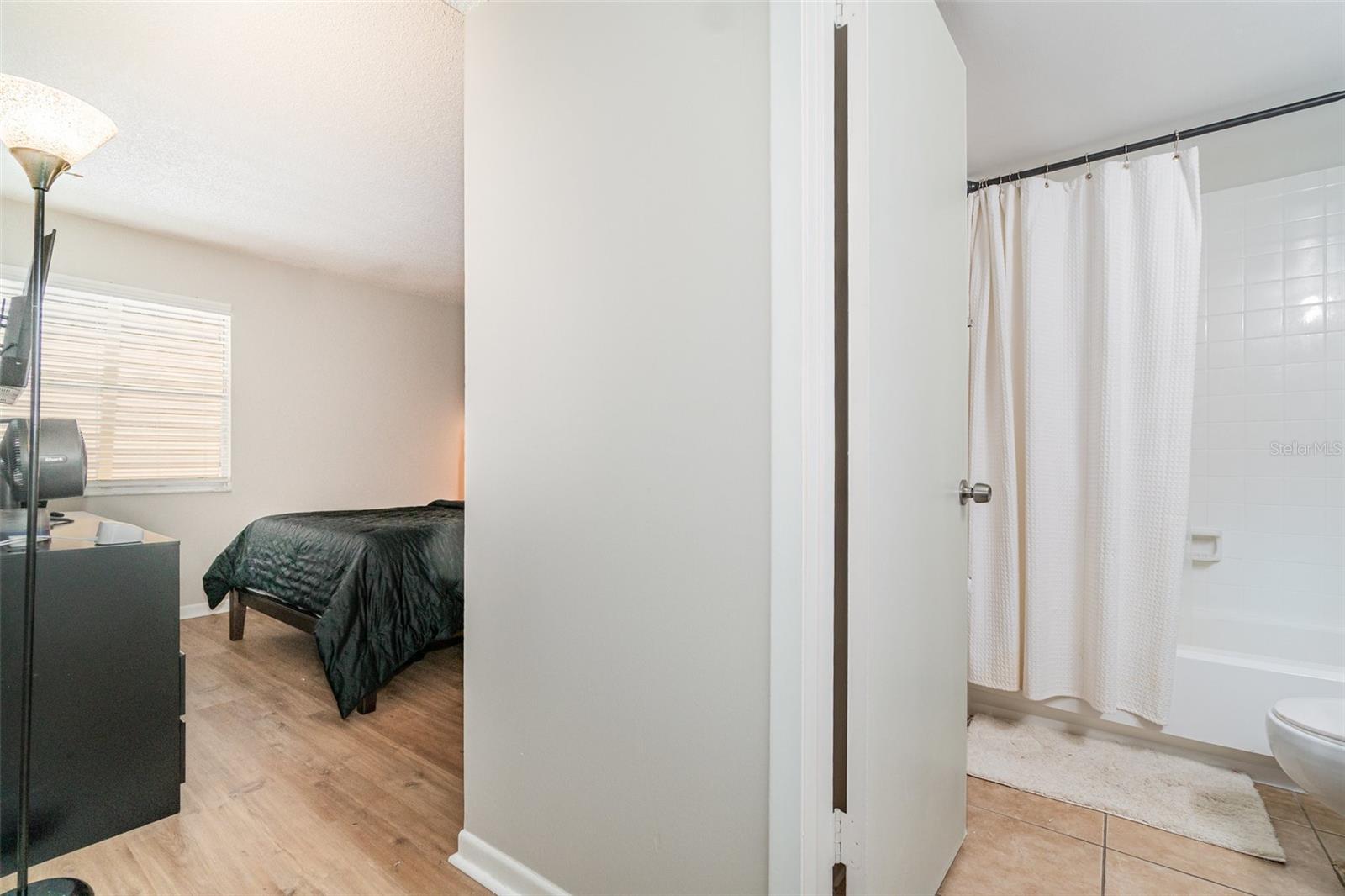 LAKESIDE CONDO APTS - Residential