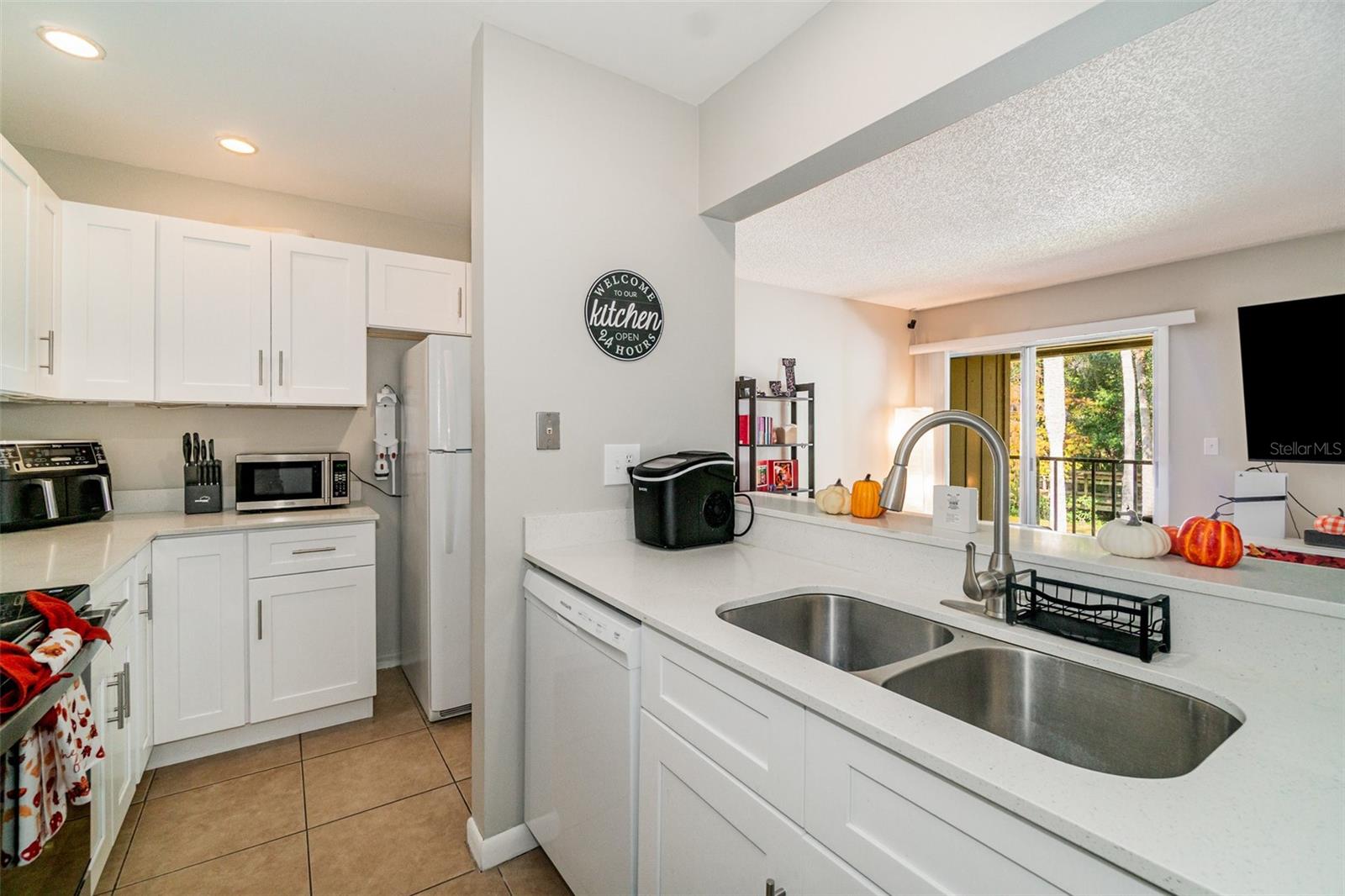 LAKESIDE CONDO APTS - Residential