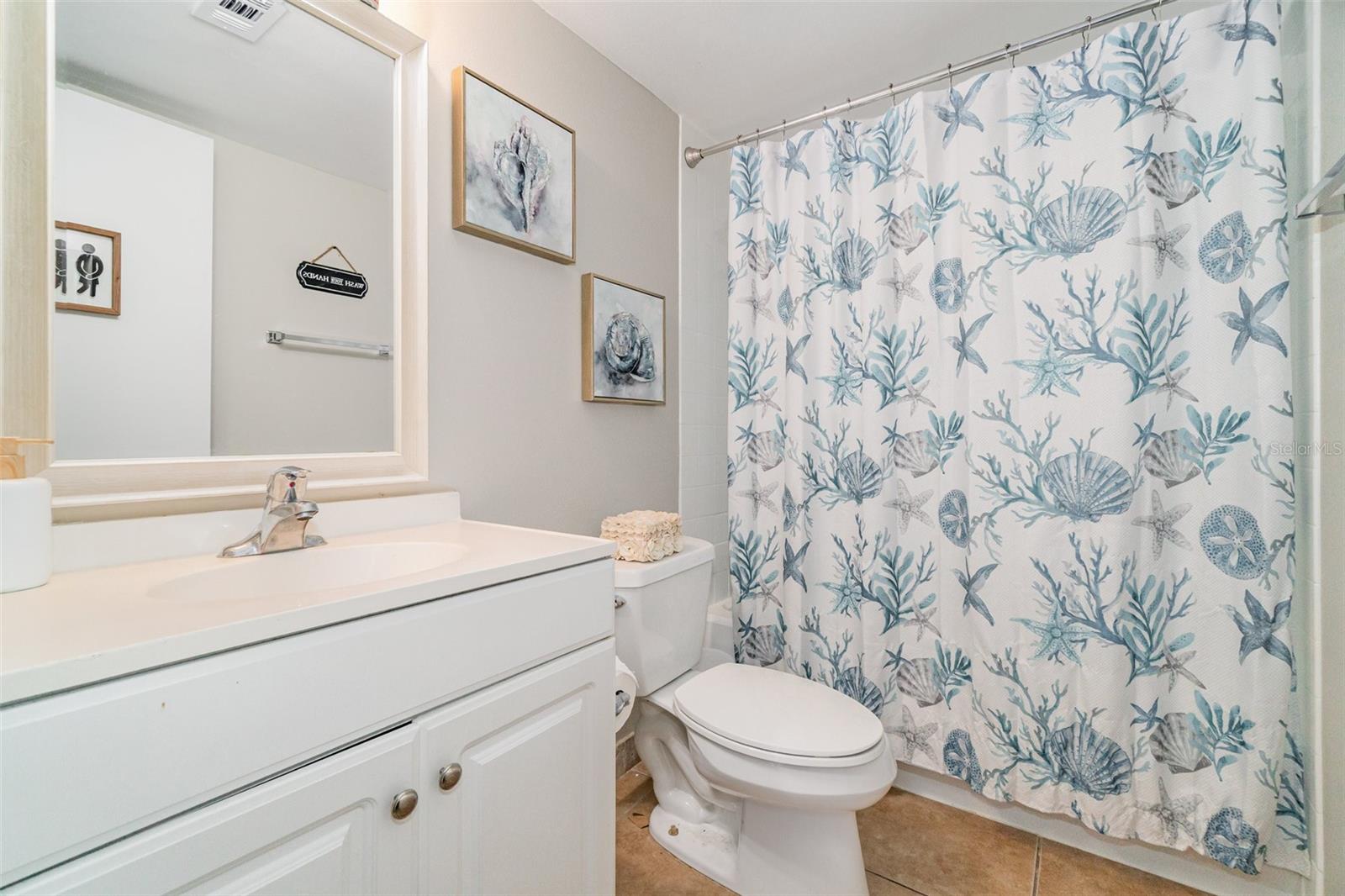 LAKESIDE CONDO APTS - Residential