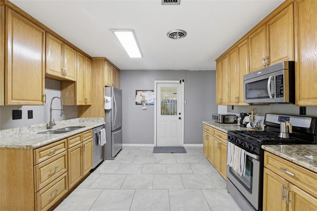 Photo of 528 NW 36th Street, Gainesville, FL 32607 (MLS # GC534300)