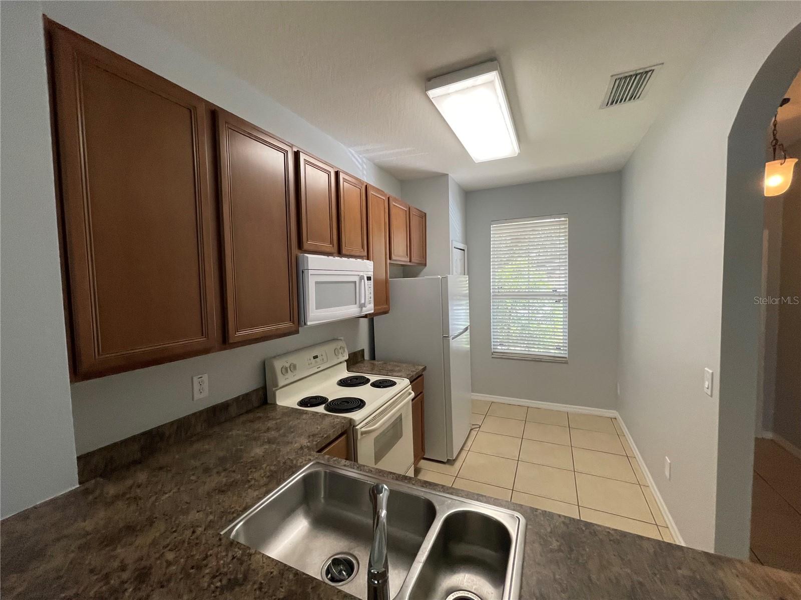 RETREAT AT TWIN LAKES REP - Residential Lease