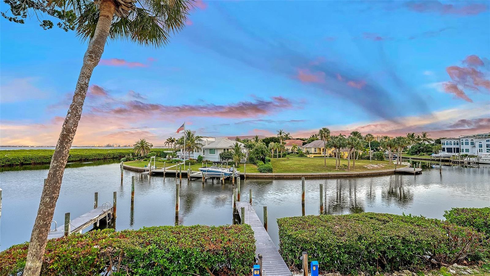 1916 HARBOURSIDE DRIVE 804