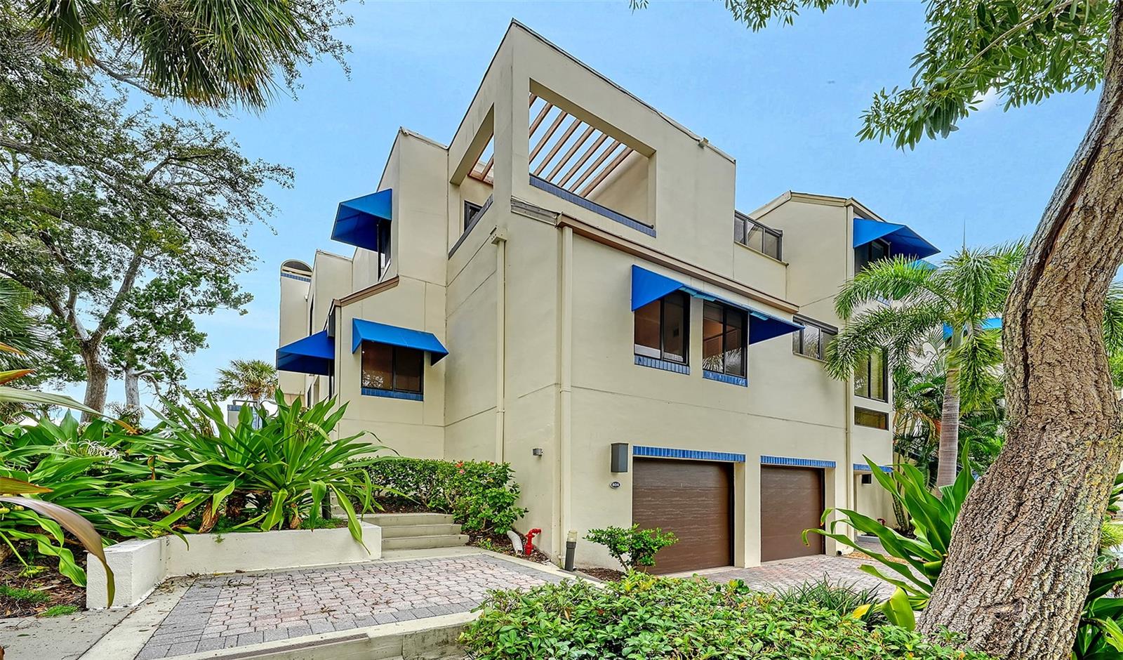 1916 HARBOURSIDE DRIVE 804