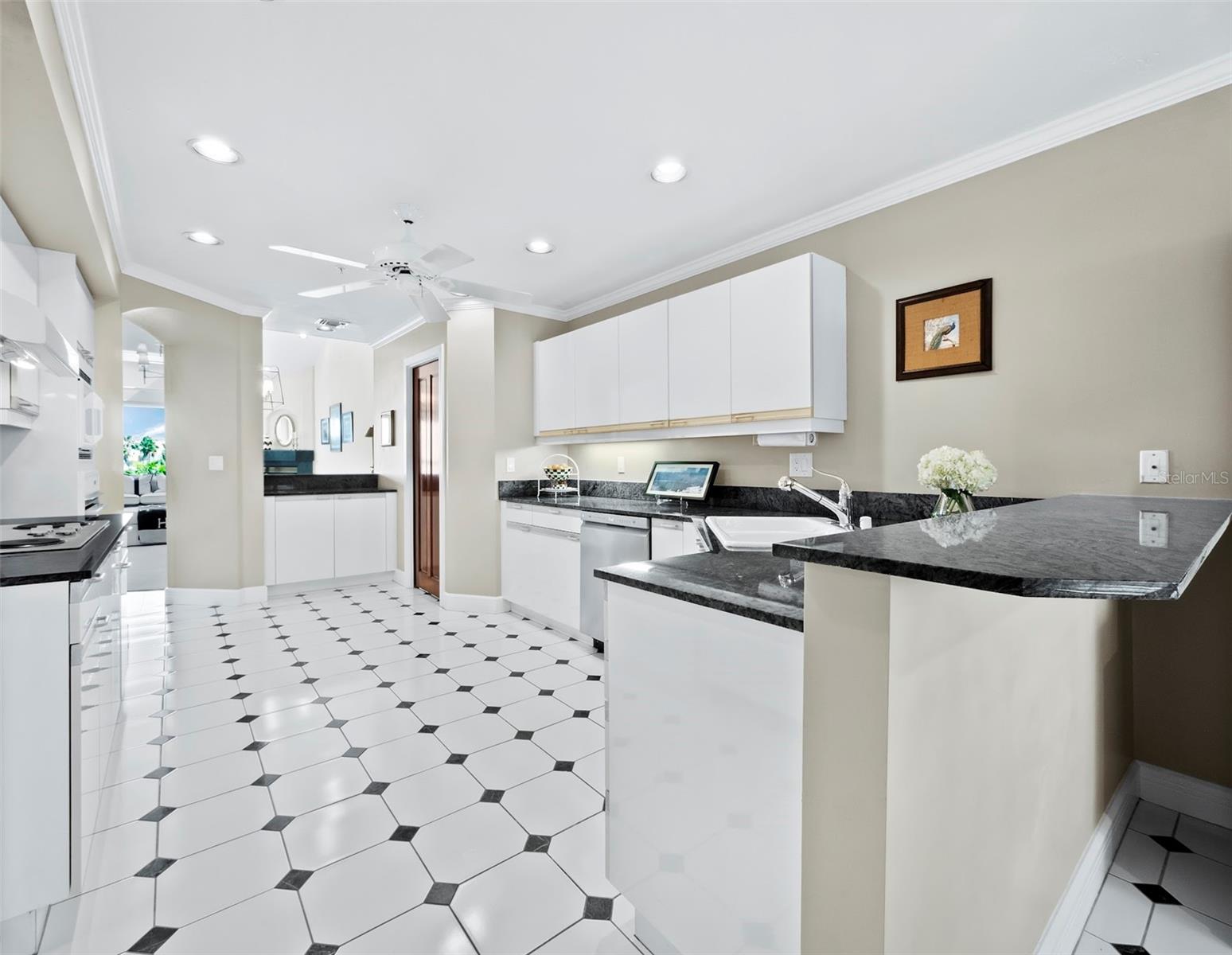 TANGERINE BAY CLUB - Residential
