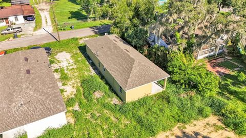 A home in LAKELAND