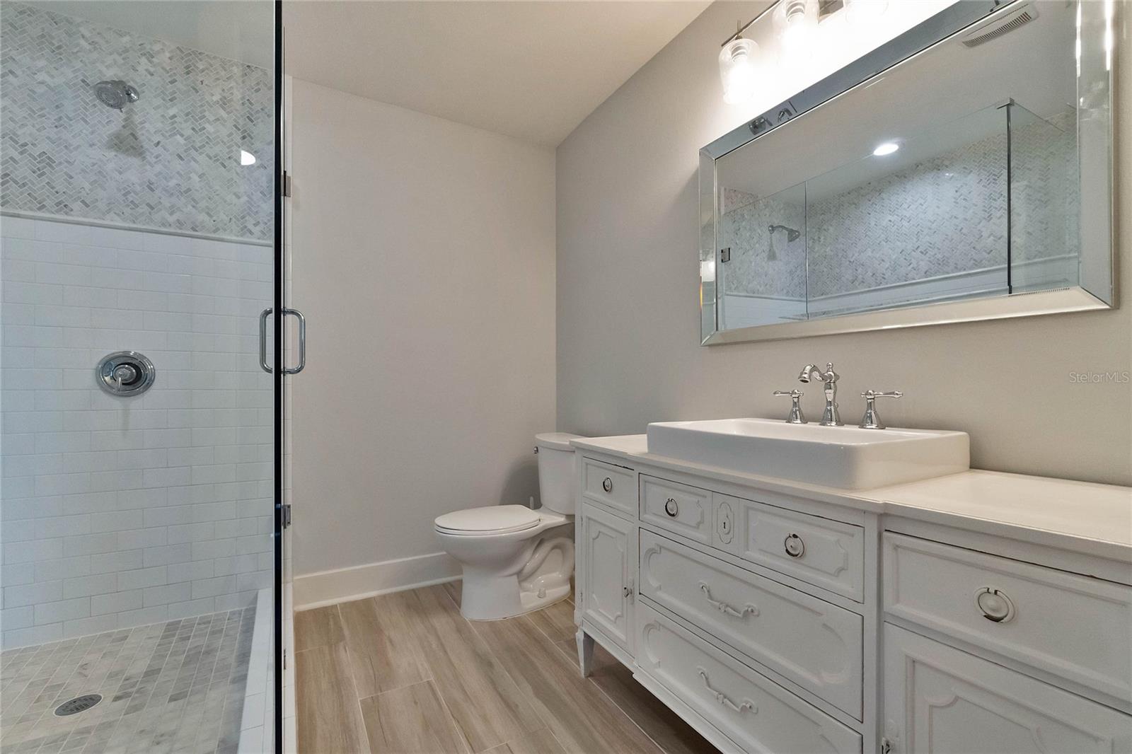 FRIES WINTER GARDEN - Residential