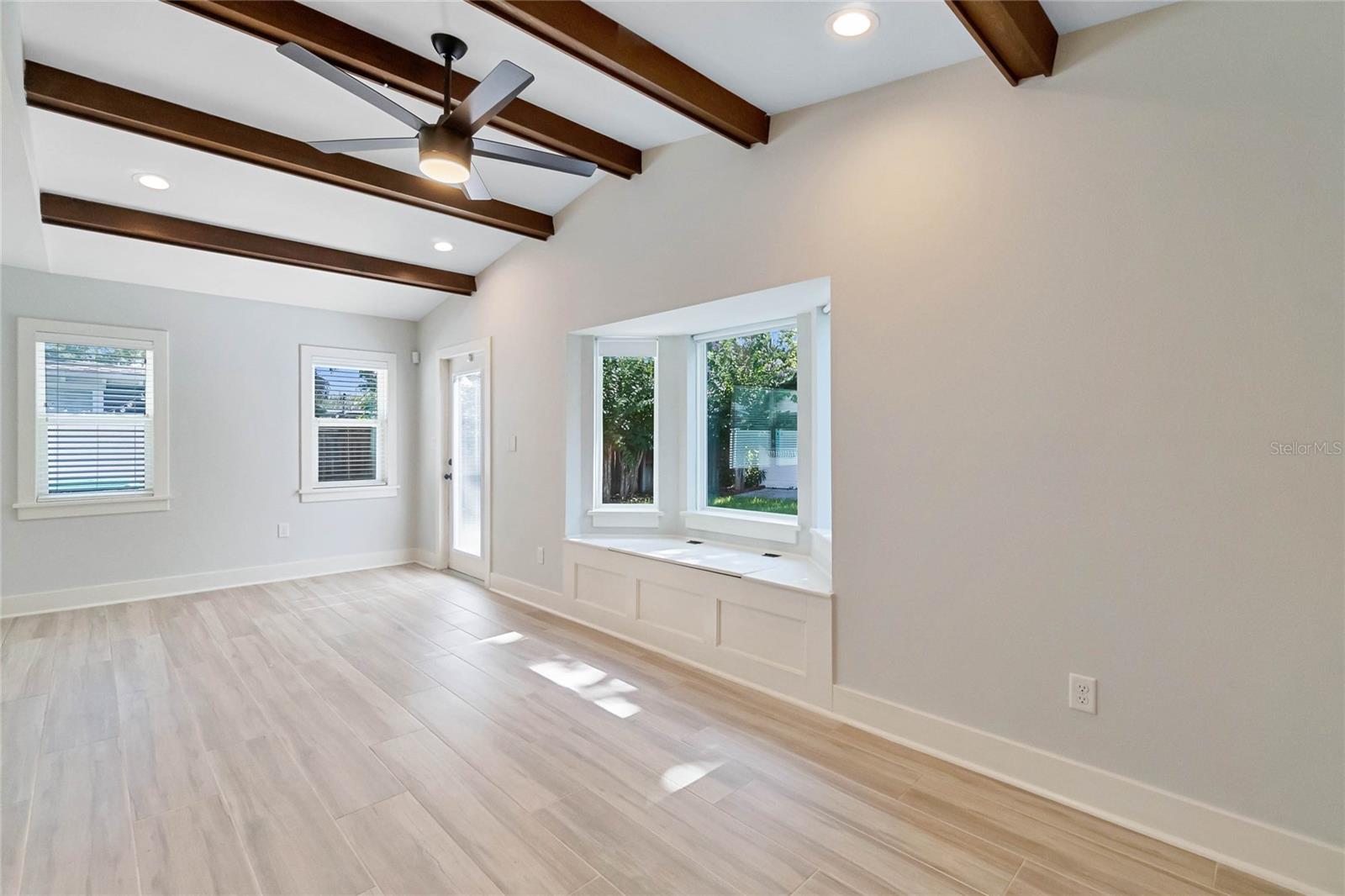 FRIES WINTER GARDEN - Residential