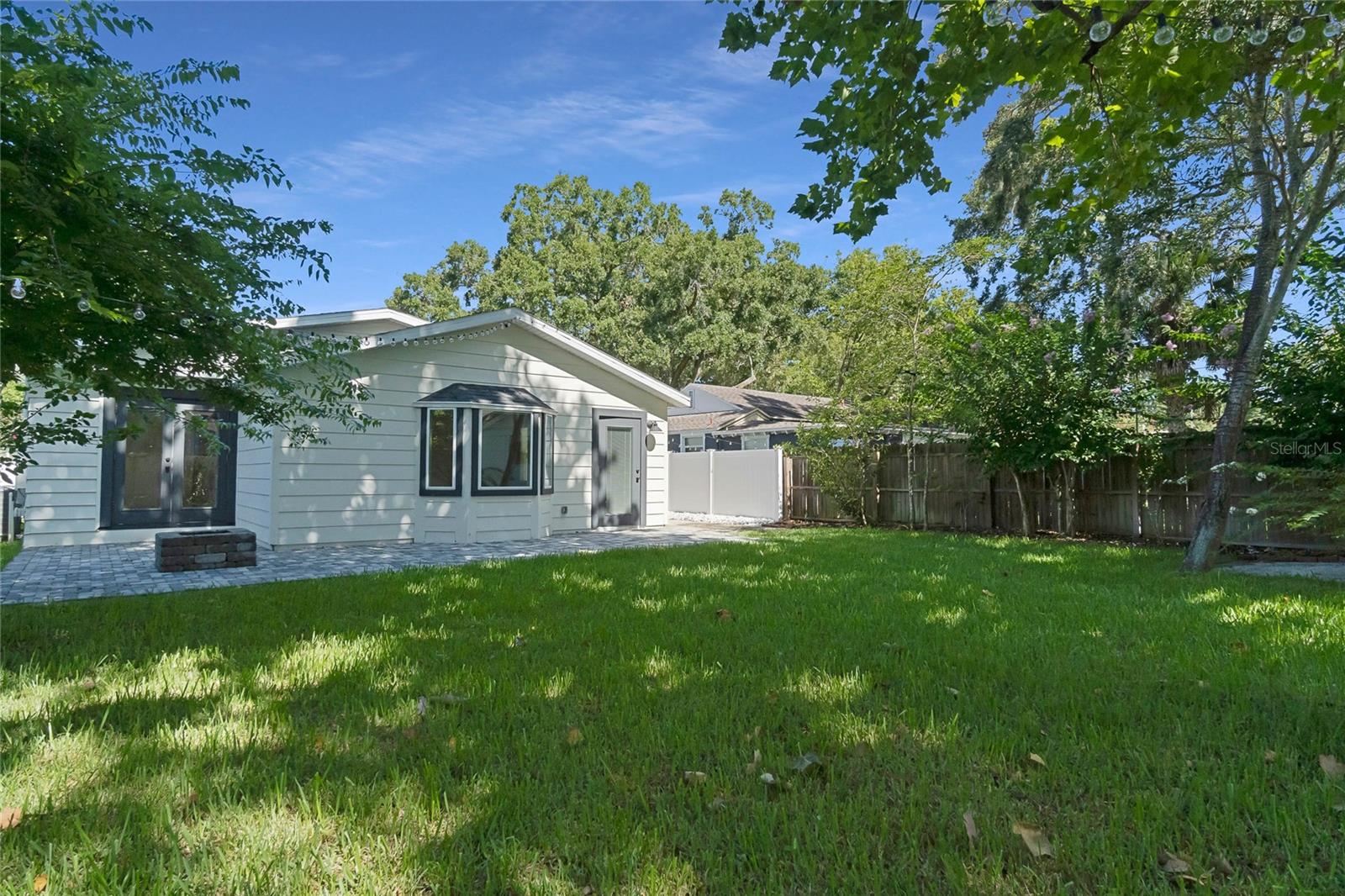 FRIES WINTER GARDEN - Residential